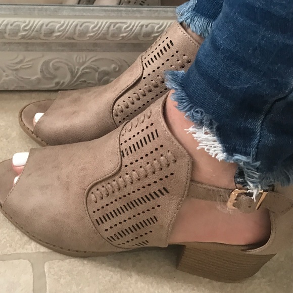 LAST 1️⃣ Cut Out Block Bootie Peep Toe Heel - Picture 3 of 6